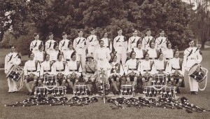Fusiliers Pipes and Drums - India 1940